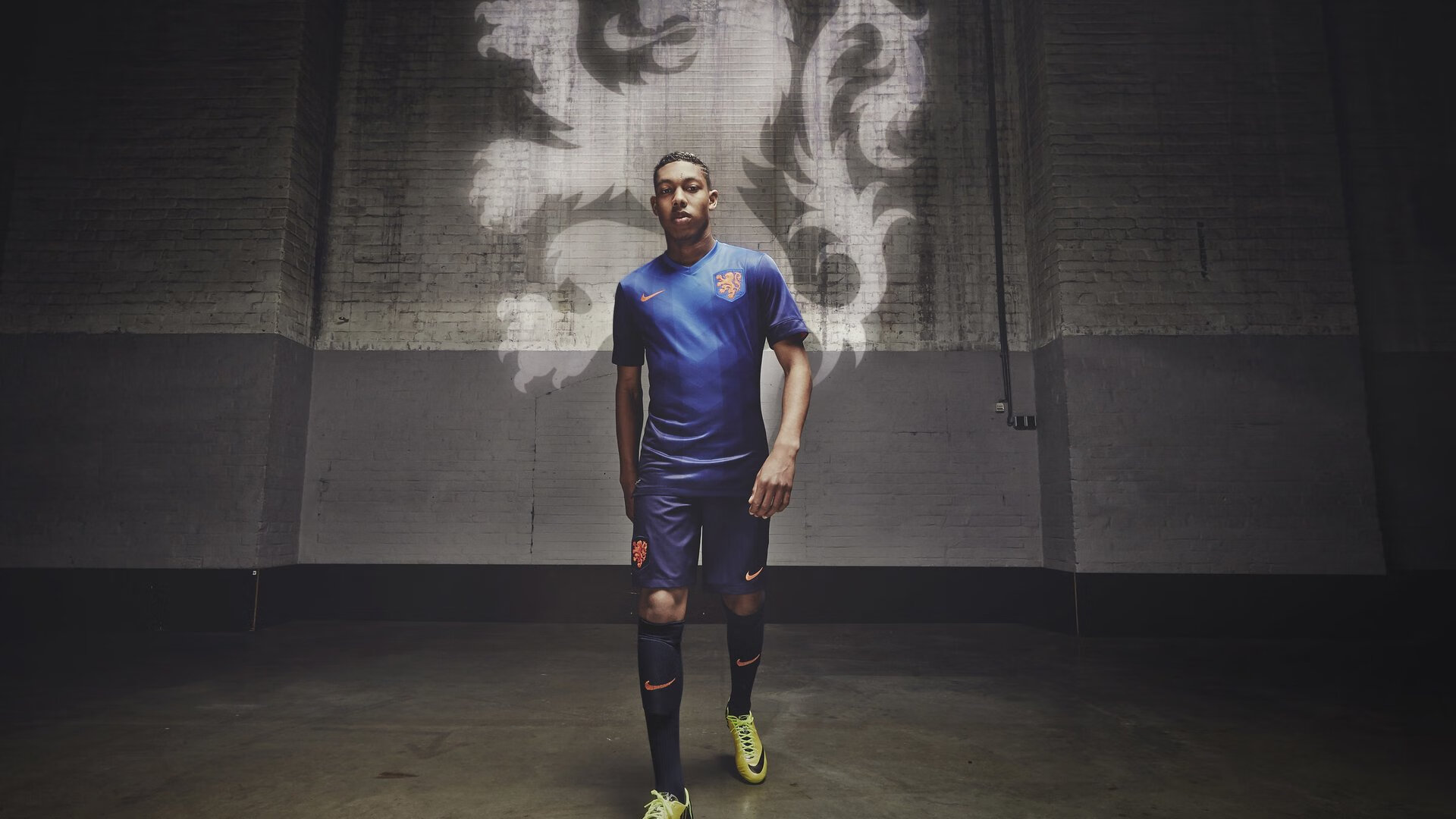 米兰官方网站-国足边路传中训练成效显著,国足传记